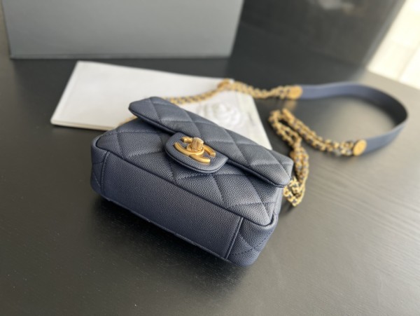 Handbag   Chanel  AP3368 size  18 cm