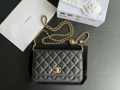  Handbag   Chanel   AP1450  size  19 cm 