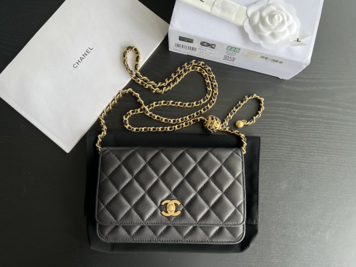  Handbag   Chanel   AP1450  size  19 cm 