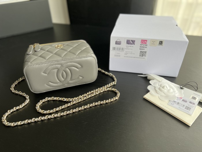  Handbag Chanel AP2199  size 17cmx9.5cmx8 cm 