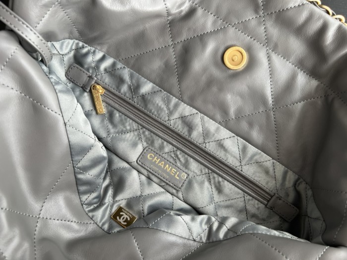  Handbag  Chanel  size  35cmx37cmx7 cm