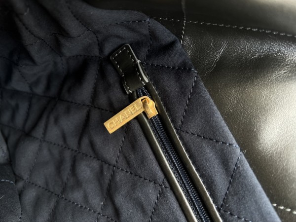 Handbag   Chanel   size   39cmx42cmx8 cm