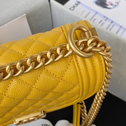  Handbag  Chanel AS3350  size  18x12.5x6 cm