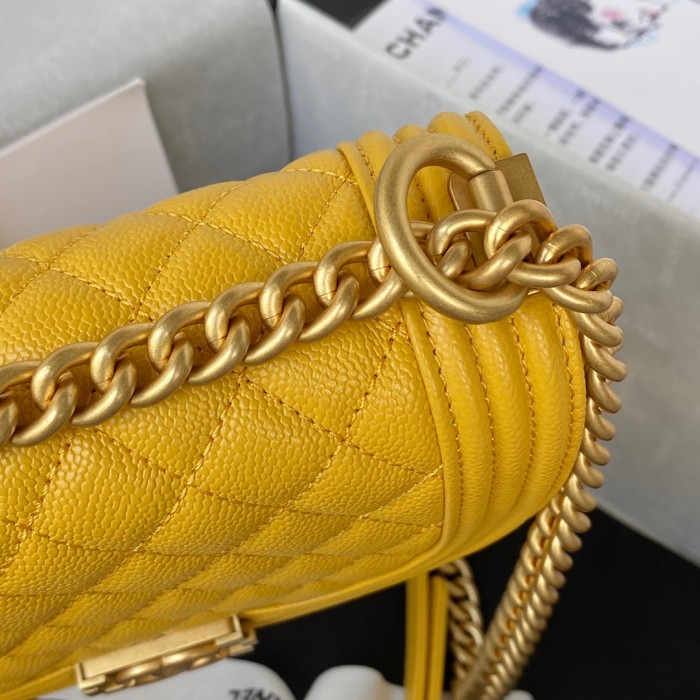  Handbag  Chanel AS3350  size  18x12.5x6 cm