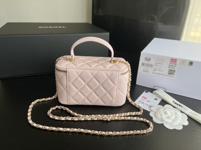  Handbag   Chanel AP2199  size  17cmx9.5cmx8 cm 