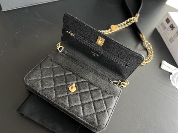 Handbag Chanel  size  19 cm