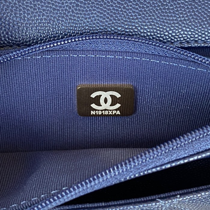 Handbag  Chanel AP2840  size 12.3x19.2x3.5 cm