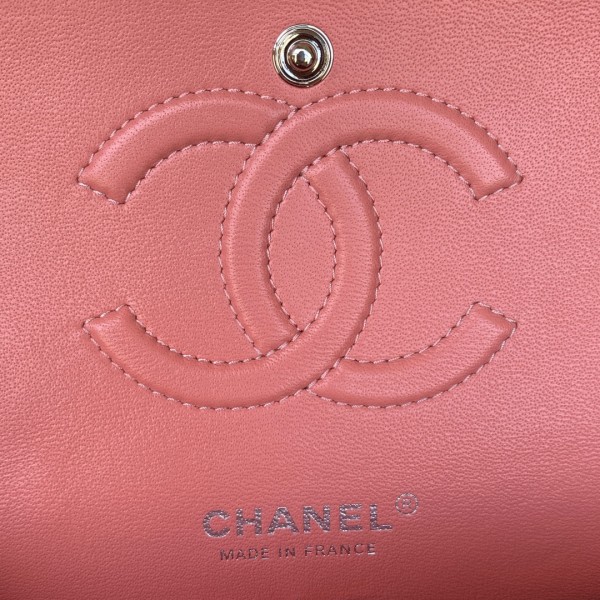  Handbag  Chanel  A01112  size  15.5x25.5x6.5 cm