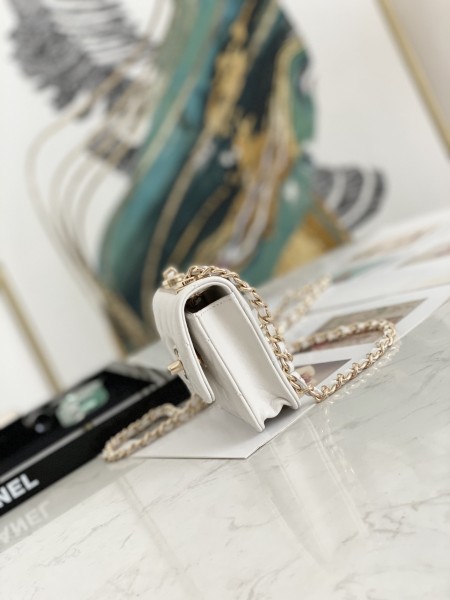  Handbag  Chanel 82768 size 12.5 2.5 9 cm