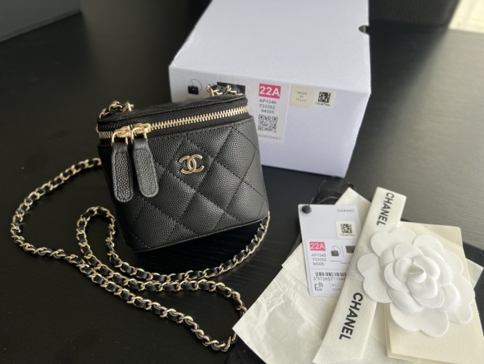  Handbag  Chanel size 8.5cmx11cmx7 cm