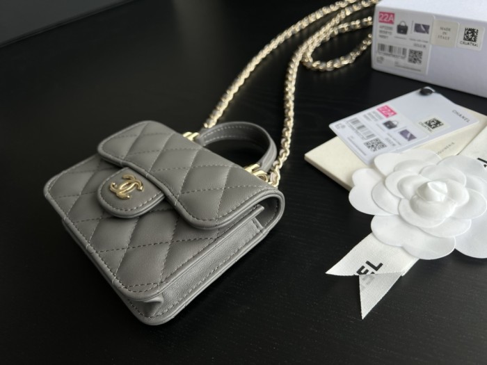  Handbag   Chanel AP2200  size  12.5cmx9.5 cm