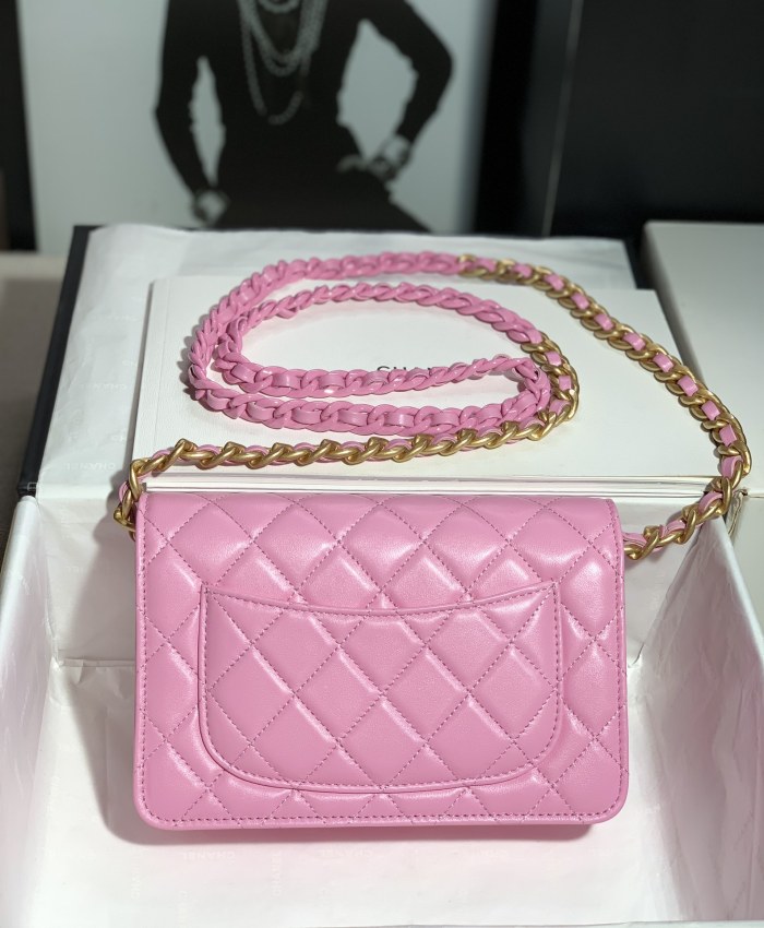  Handbag  Chanel  size  12*19*3.5 cm