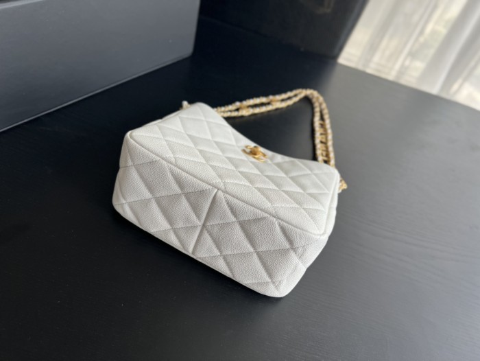  Handbag  Chanel  3223  size  16cmx19cmx8 cm 