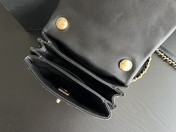 Handbag  Chanel  3366  size  17cmx8.5cmx11.5 cm