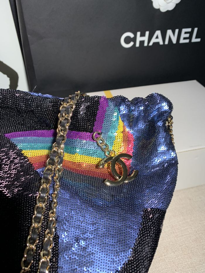  Handbag   Chanel size  39 cm