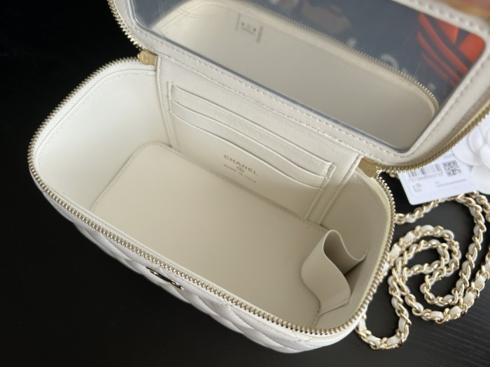  Handbag   Chanel  AP2199  size 17cmx9.5cmx8 cm