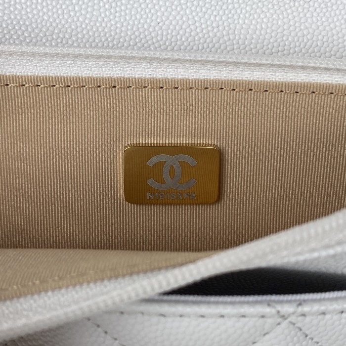 Handbag  Chanel  AP2840  size  12.3x19.2x3.5 cm