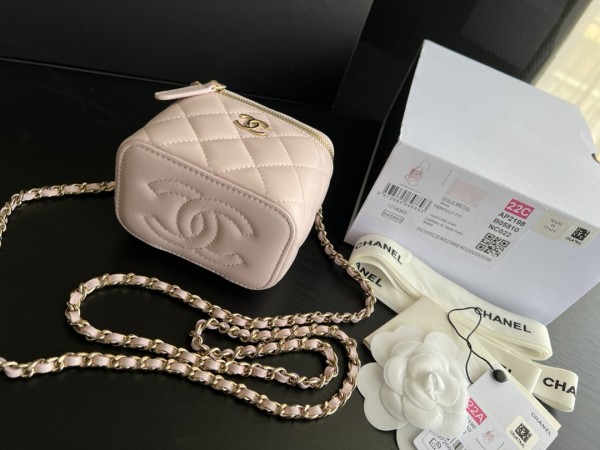  Handbag   Chanel  AP2198  size  11cmx8.5cmx7 cm