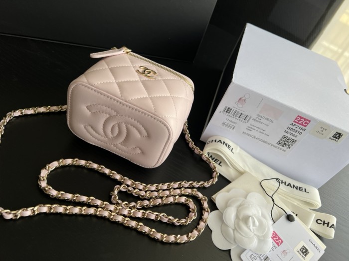  Handbag   Chanel  AP2198  size  11cmx8.5cmx7 cm