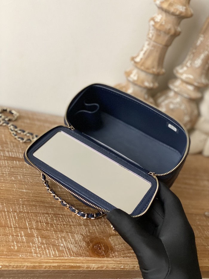  Handbag   Chanel  81208 size 9.5 17 8 cm