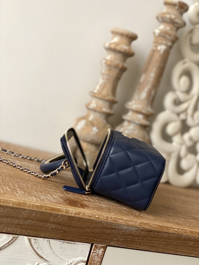  Handbag   Chanel  81208 size 9.5 17 8 cm