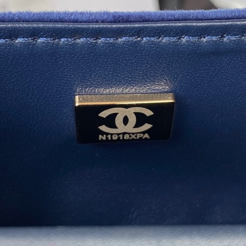 Handbag   Chanel AS3315  size 15x9.5x4.5 cm