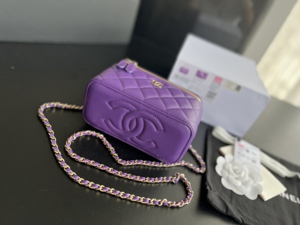  Handbag  Chanel  AP2199 size 17cmx9.5cmx8 cm