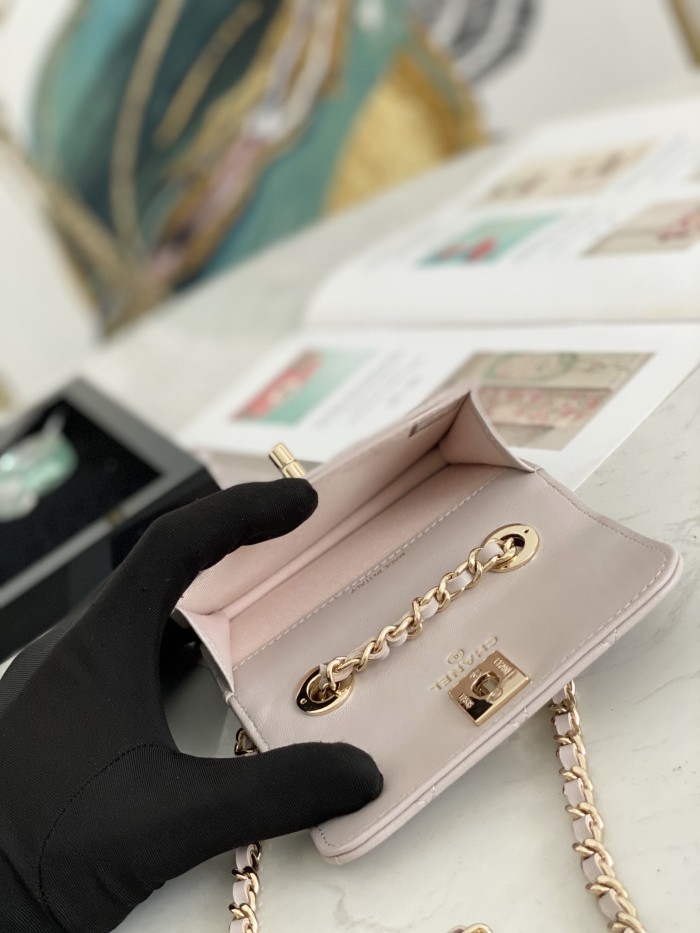  Handbag  Chanel  82768  size  12.5 2.5 9 cm