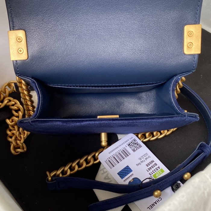 Handbag   Chanel AS3315  size 15x9.5x4.5 cm
