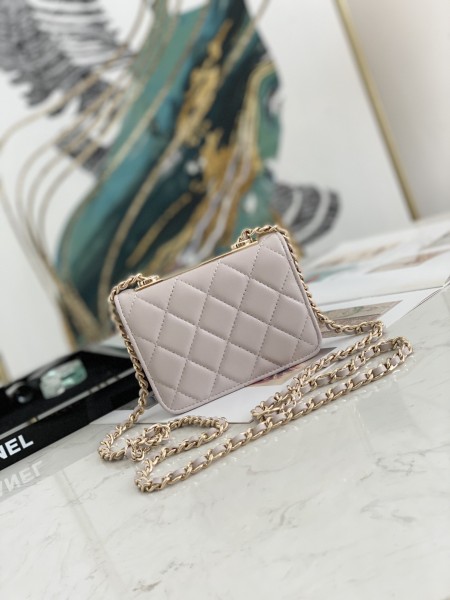  Handbag  Chanel  82768  size  12.5 2.5 9 cm