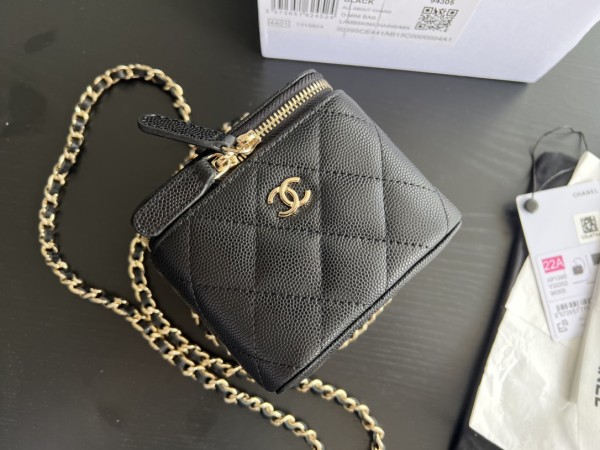  Handbag  Chanel size 8.5cmx11cmx7 cm
