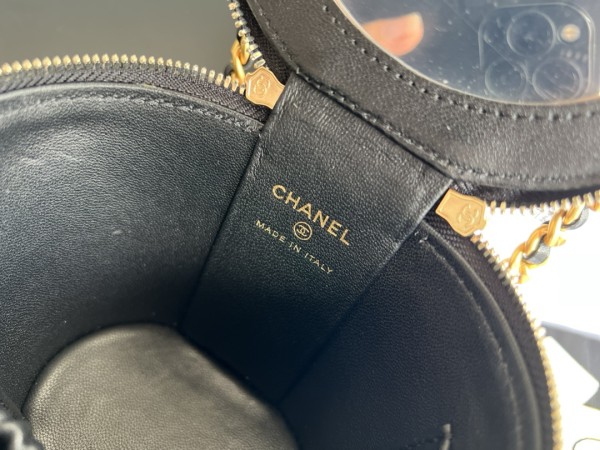  Handbag  Chanel AP2873  size  10.5cmx11.5 cm