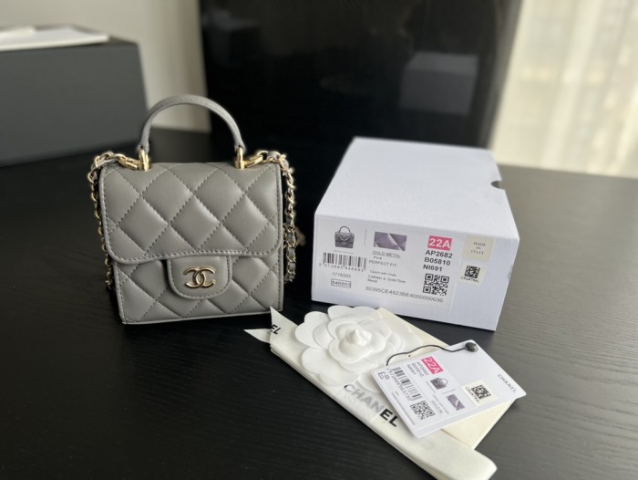  Handbag   Chanel  AP2682   size  11cmx11cmx4 cm  