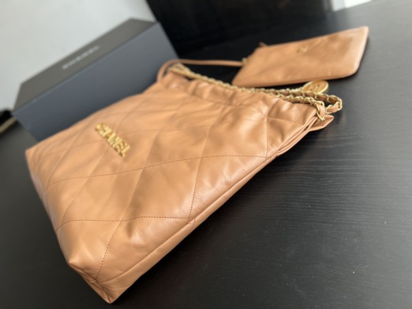  Handbag   Chanel  size  39cmx42cmx8 cm