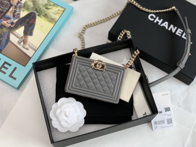 Handbag Chanel  size  11*7.5*2.4 cm