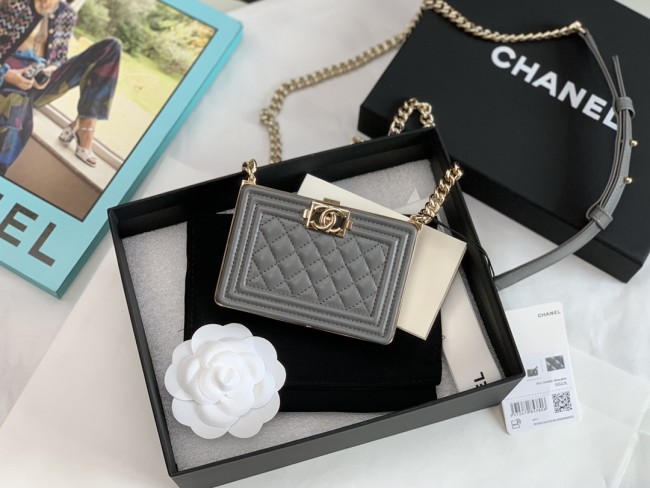 Handbag Chanel  size  11*7.5*2.4 cm