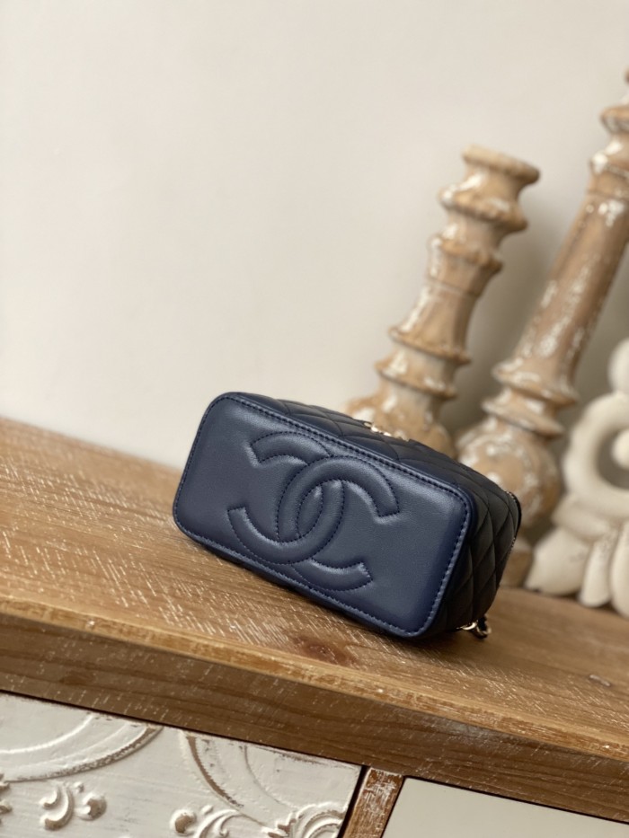  Handbag   Chanel  81208 size 9.5 17 8 cm