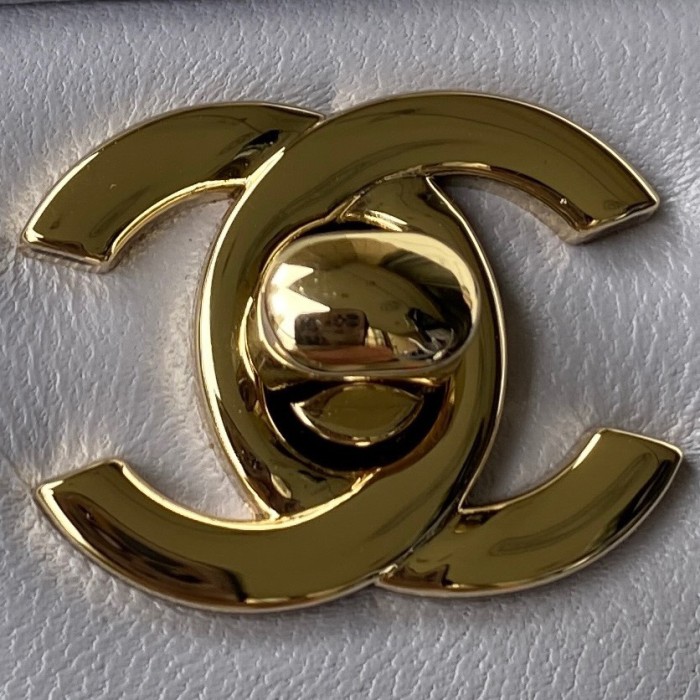  Handbag   Chanel  AS2431  size  20x12x6 cm