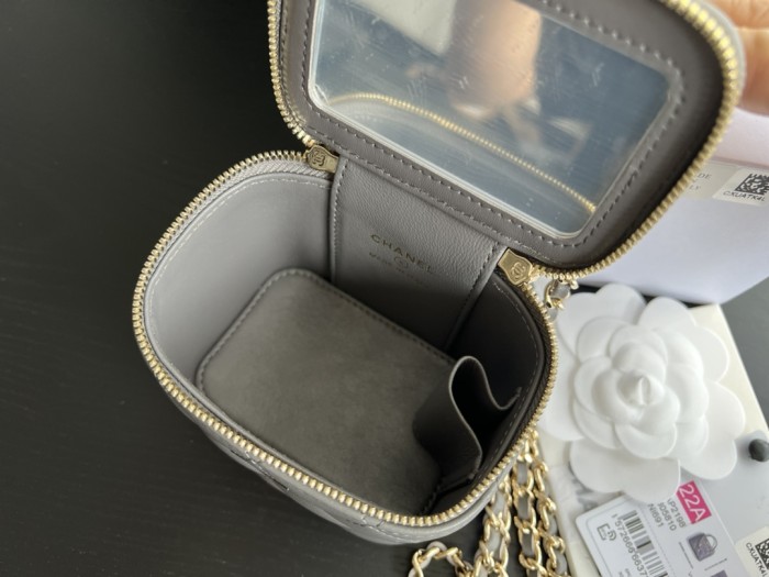  Handbag   Chanel  AP2198  size  11cmx8.5cmx7 cm