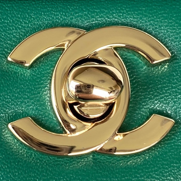  Handbag  Chanel  AS2431  size  20x12x6 cm