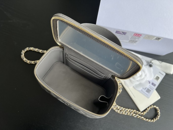  Handbag Chanel AP2199  size 17cmx9.5cmx8 cm 