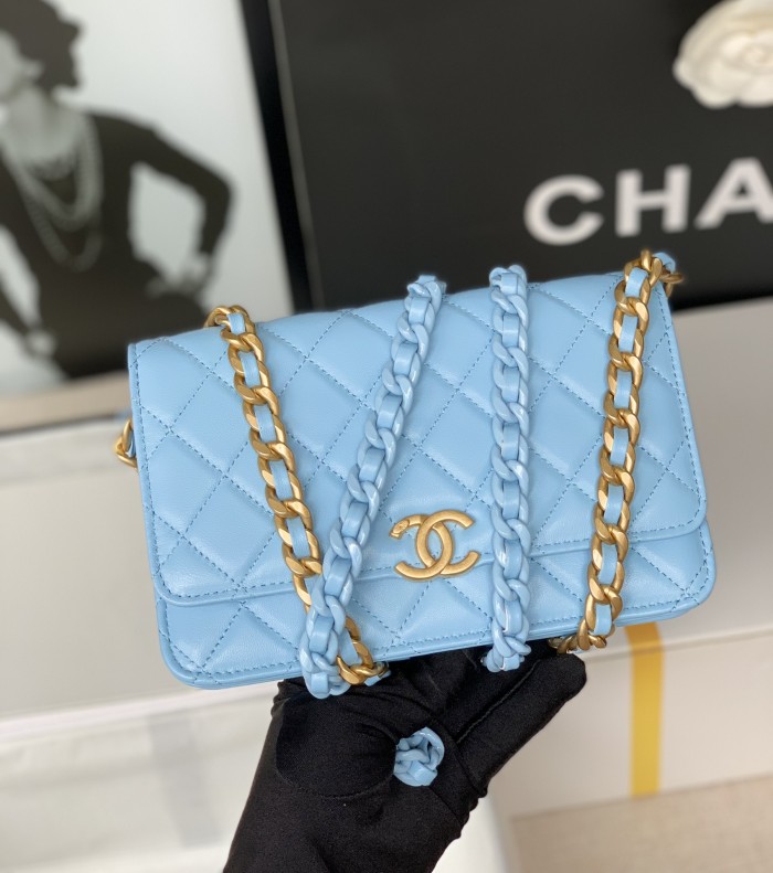 Handbag  Chanel  size  12*19*3.5 cm
