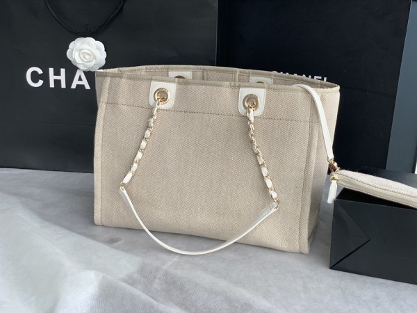  Handbag   Chanel  66941  size 38X32X18 CM