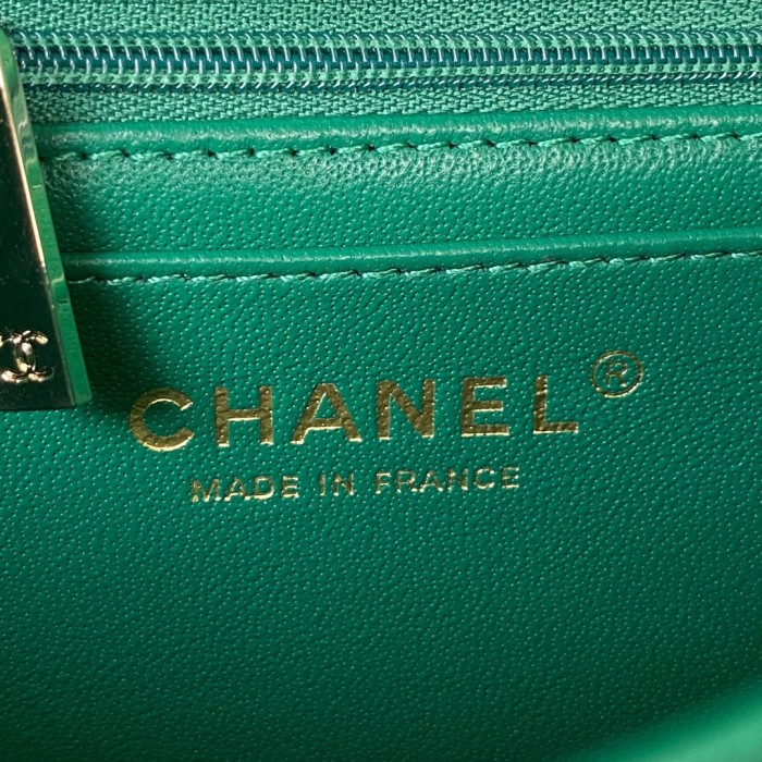  Handbag  Chanel  AS2431  size  20x12x6 cm