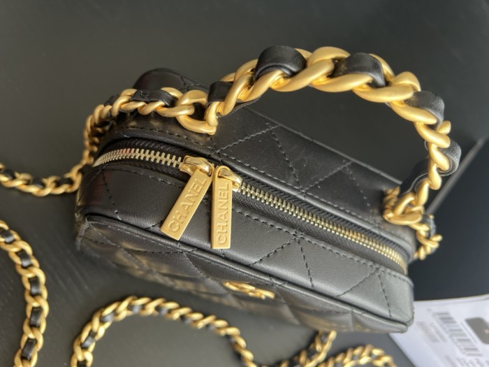  Handbag  Chanel AP2874  size 13.5cmx8.5cmx6 cm