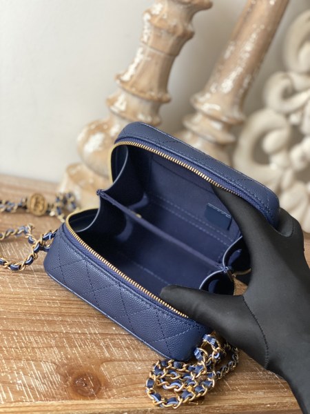  Handbag   Chanel 2858  size 14x10x7 cm