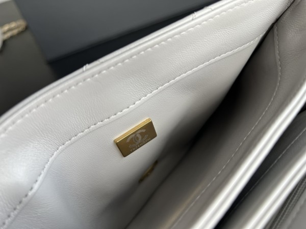 Handbag  Chanel   3366  size  17cmx8.5cmx11.5 cm