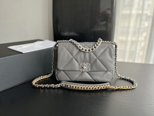  Handbag   Chanel 1160  size  26cmx16cmx9 cm 