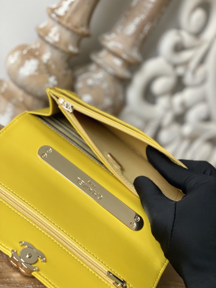  Handbag   Chanel  81207  size  19 cm 