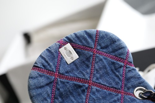  Handbag   Chanel  size  22 cm